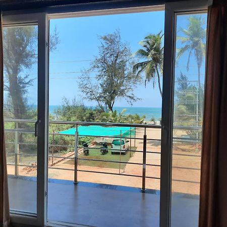 Raapan Beach Resort Mālvan Екстериор снимка