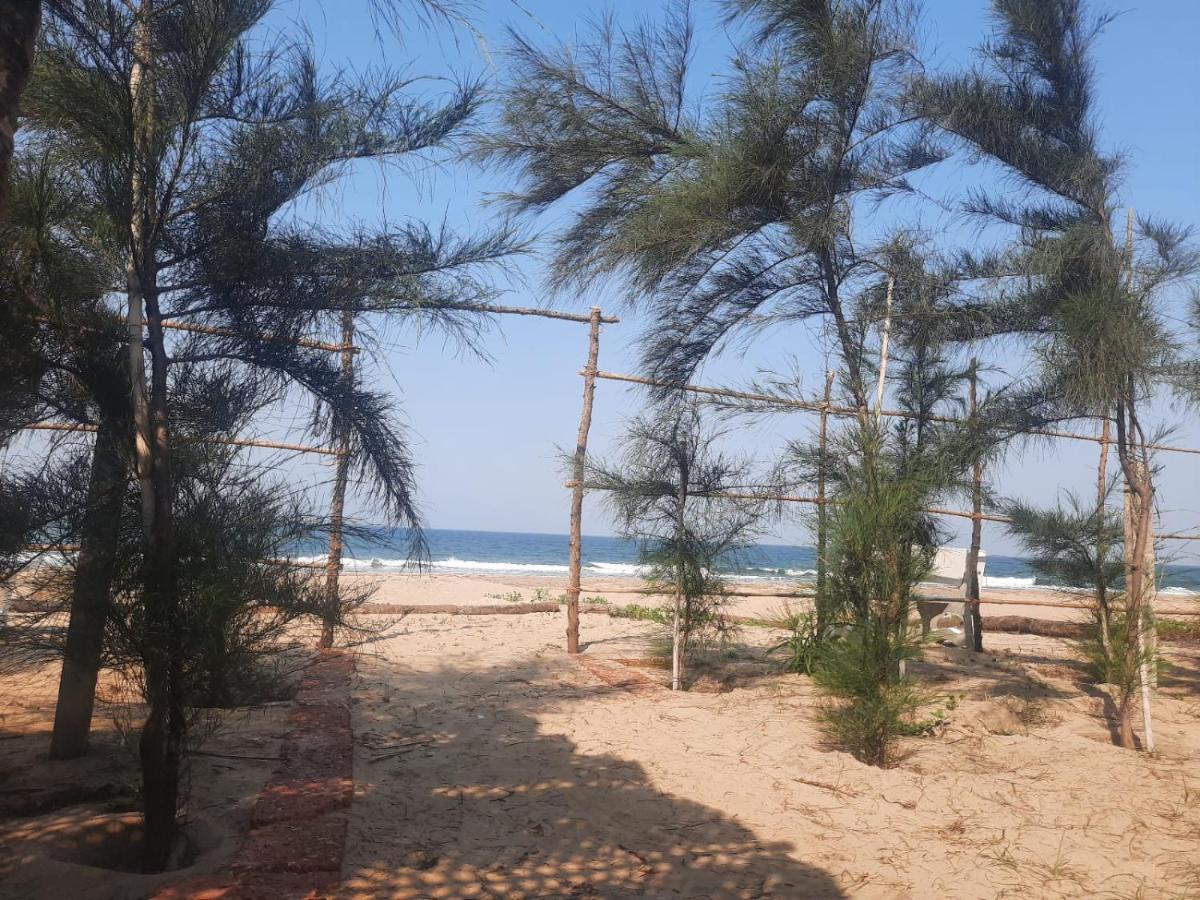 Raapan Beach Resort Mālvan Екстериор снимка