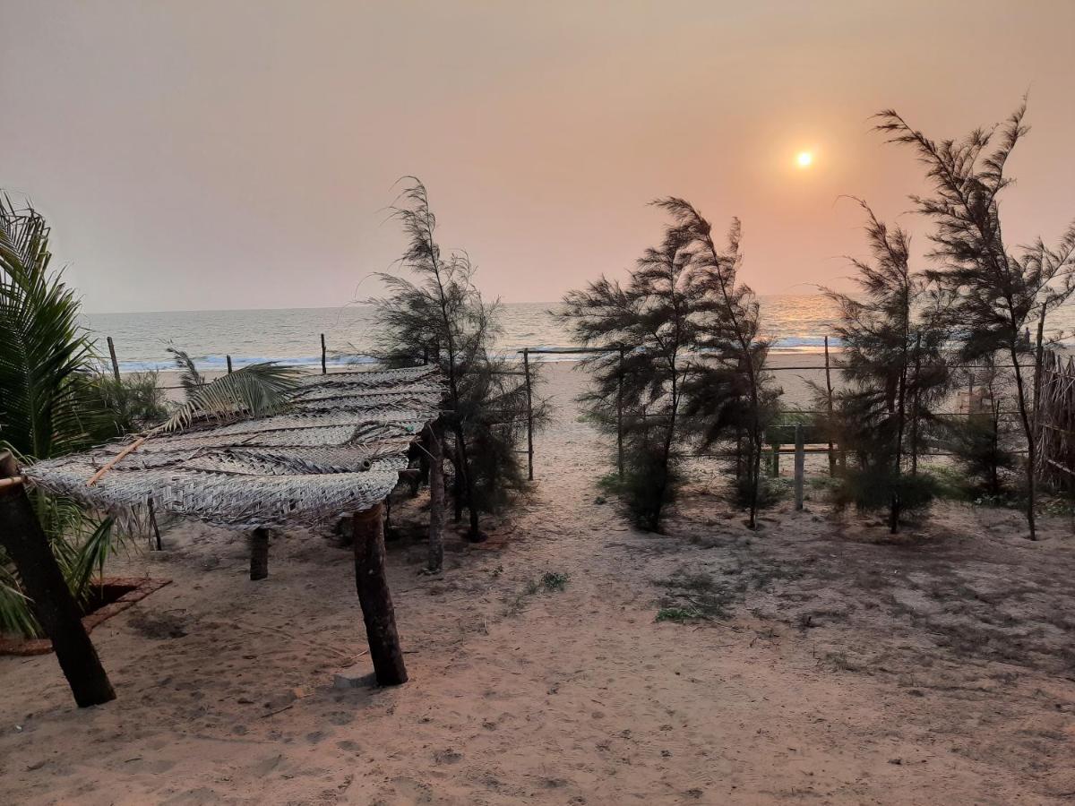 Raapan Beach Resort Mālvan Екстериор снимка