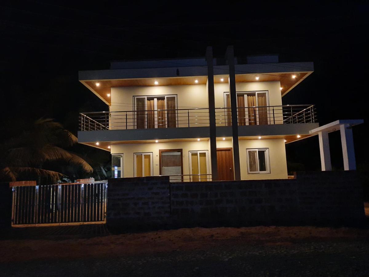 Raapan Beach Resort Mālvan Екстериор снимка